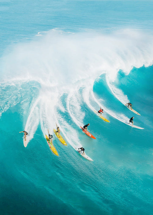 Sztuka sportowa: surferzy na dużej fali