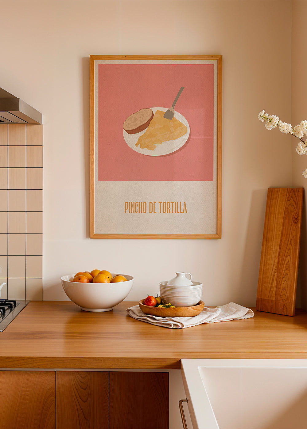 Sztuka do kuchni: pincho tortilla na różowym tle