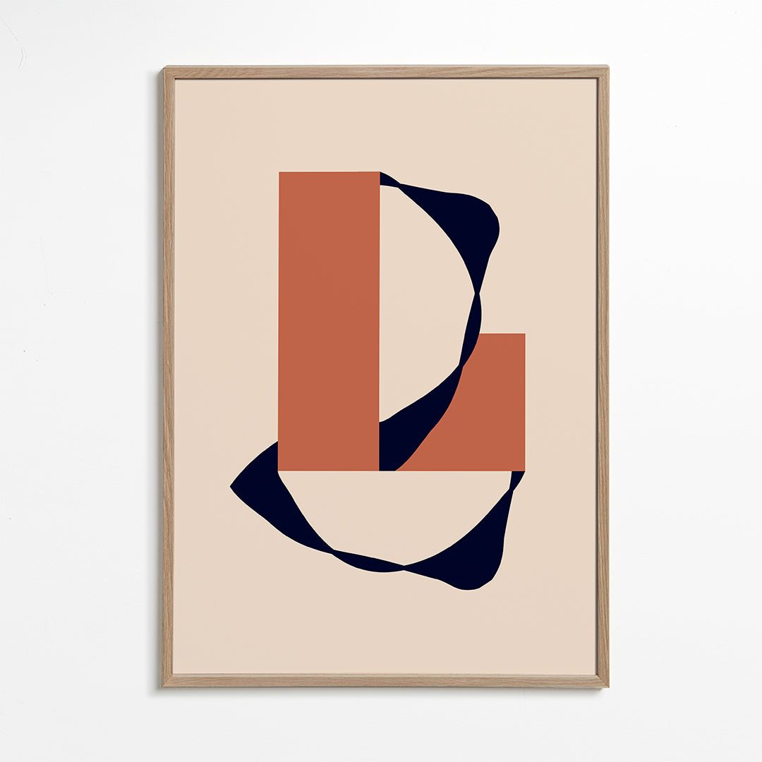 Plakat geometryczny z organiczną wstęgą i terakotowymi blokami