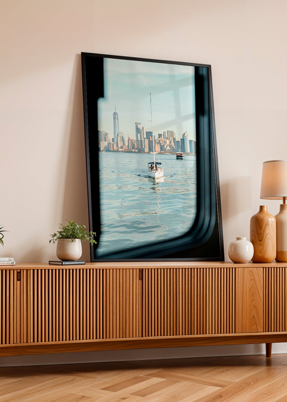 Plakat podróżniczy z żaglówką i panoramą miasta – Product3