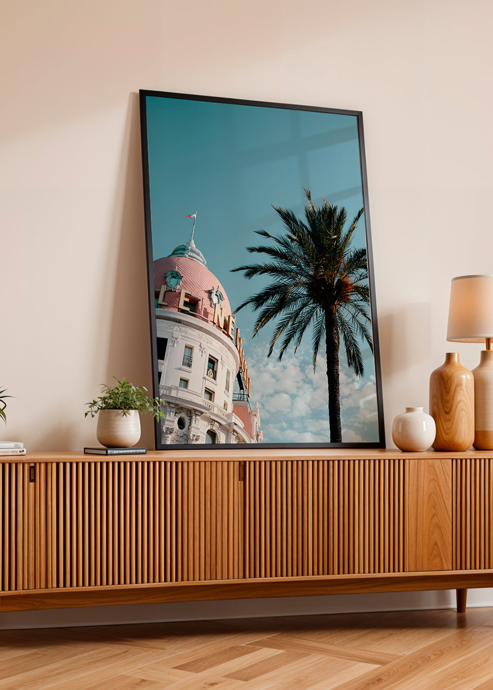 Plakat miasta Riviera z kopułą i palmą – Product2
