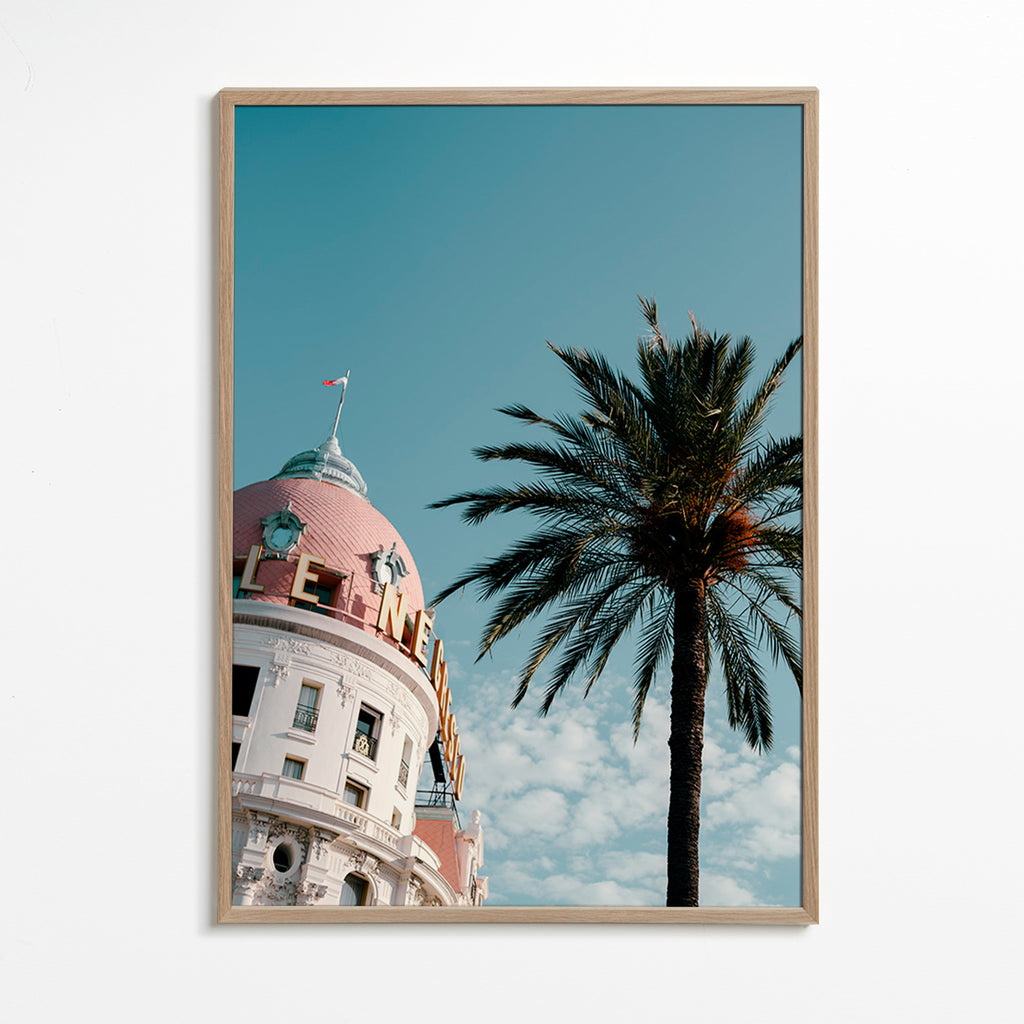 Plakat miasta Riviera z kopułą i palmą – Oak Frame
