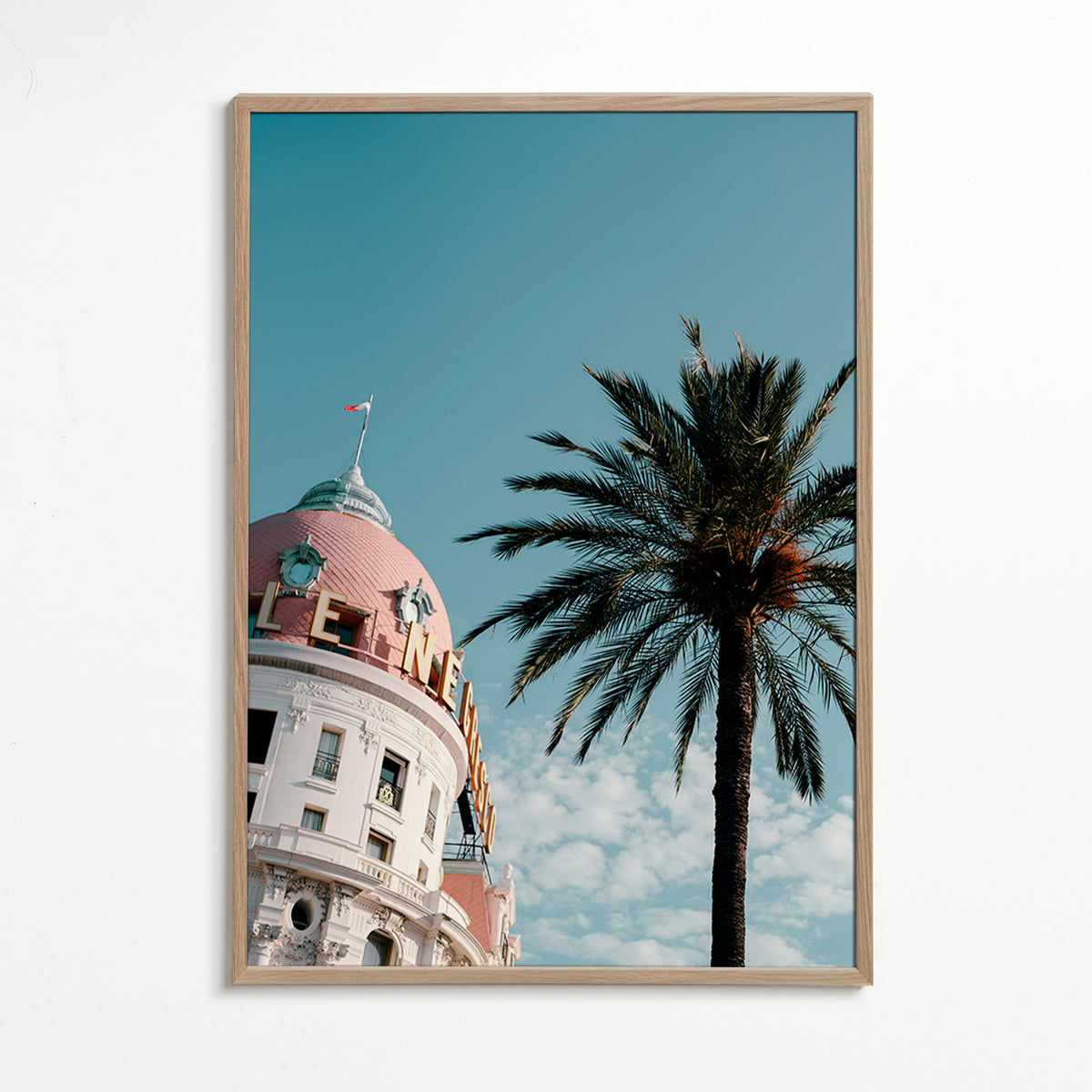 Plakat miasta Riviera z kopułą i palmą – Oak Frame