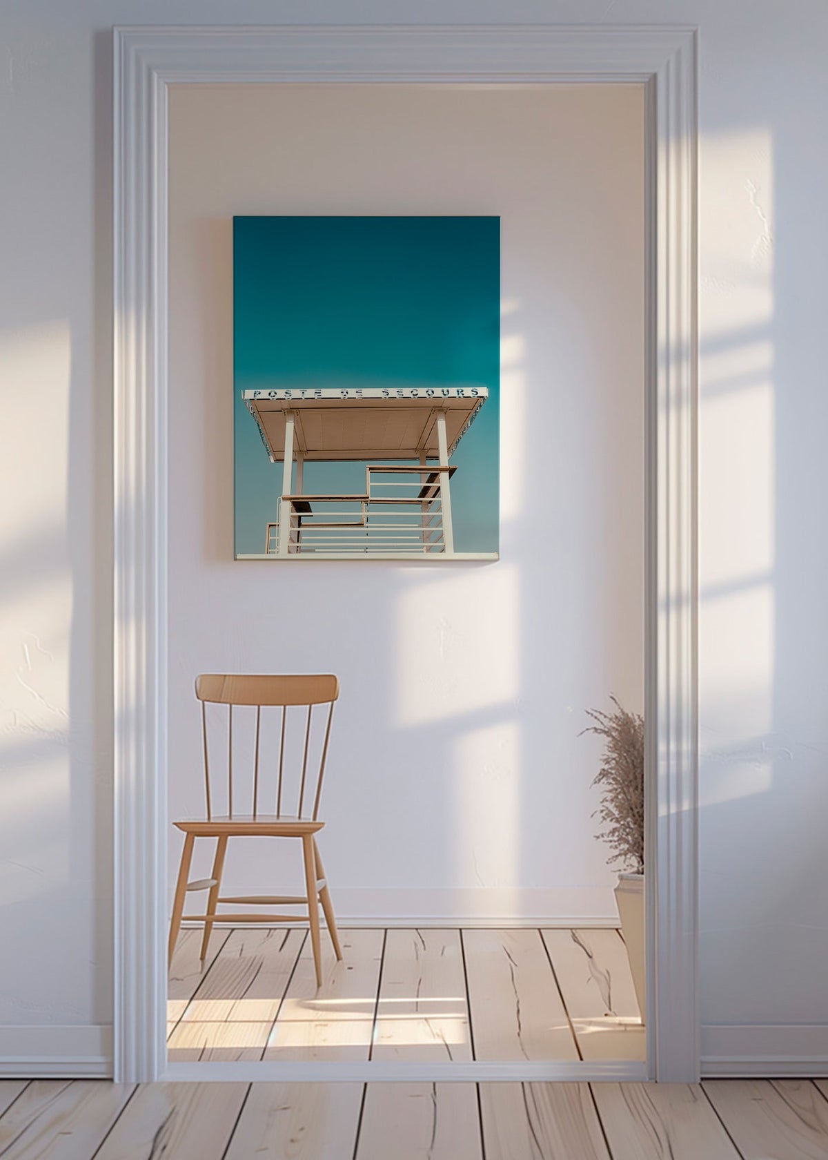 Fotografia wieży ratowniczej na tle nieba – Canvas