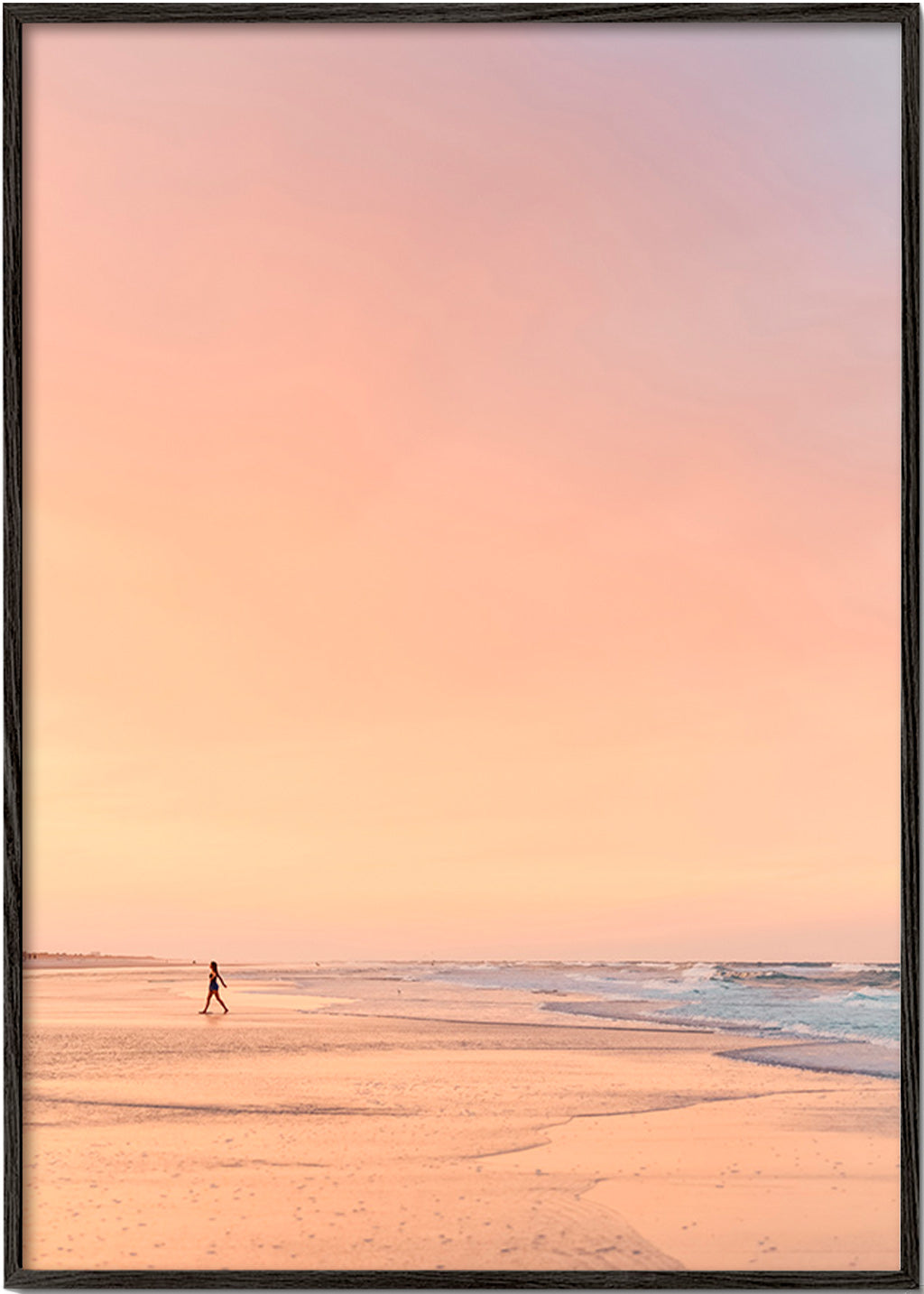 Sztuka krajobrazu: plaża o wschodzie słońca w pastelach – Black Frame