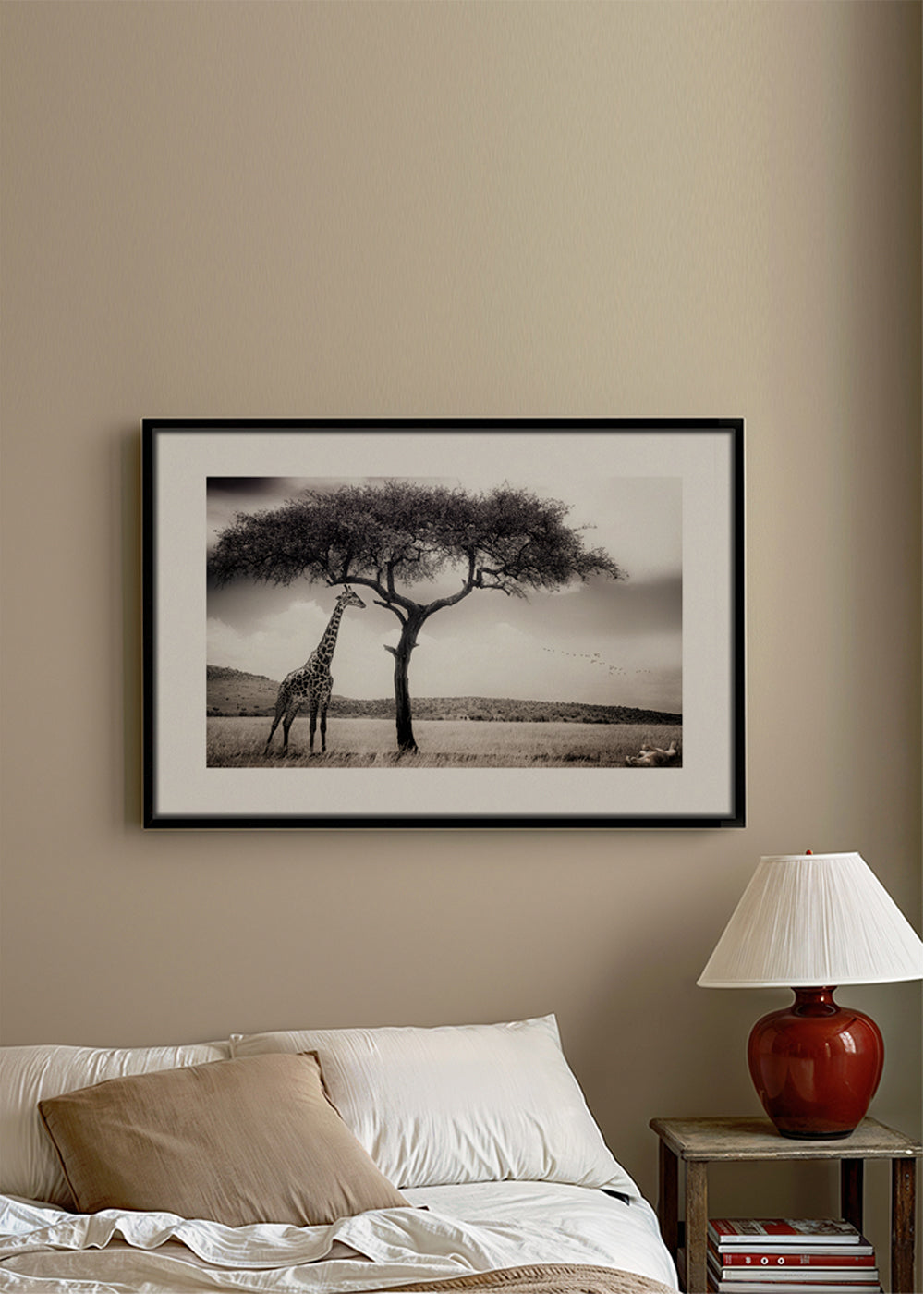 Żyrafa na sawannie fotografia
