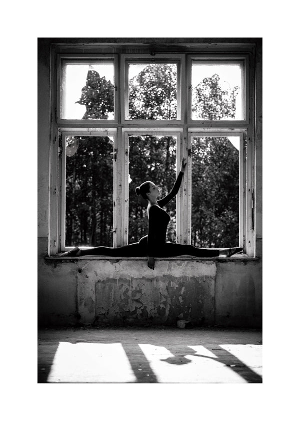 Fotografia baleriny w oknie