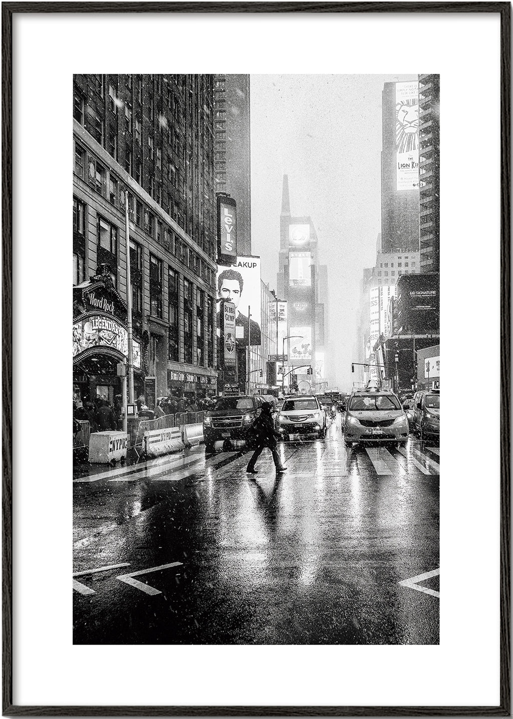 Obraz miasta czarno-biały: Times Square w deszczu