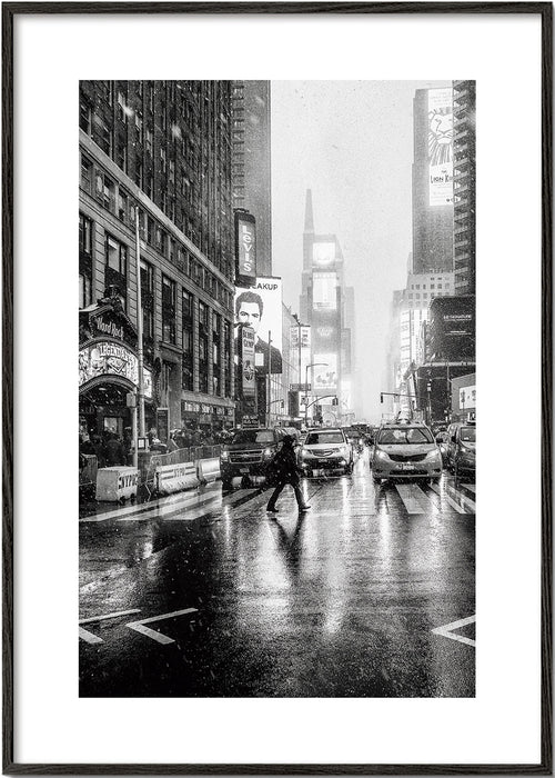 Obraz miasta czarno-biały: Times Square w deszczu