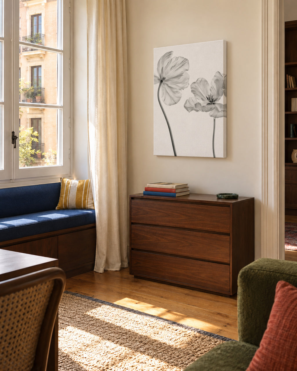 Same tulip front and backview - Unframed canvas in an interior