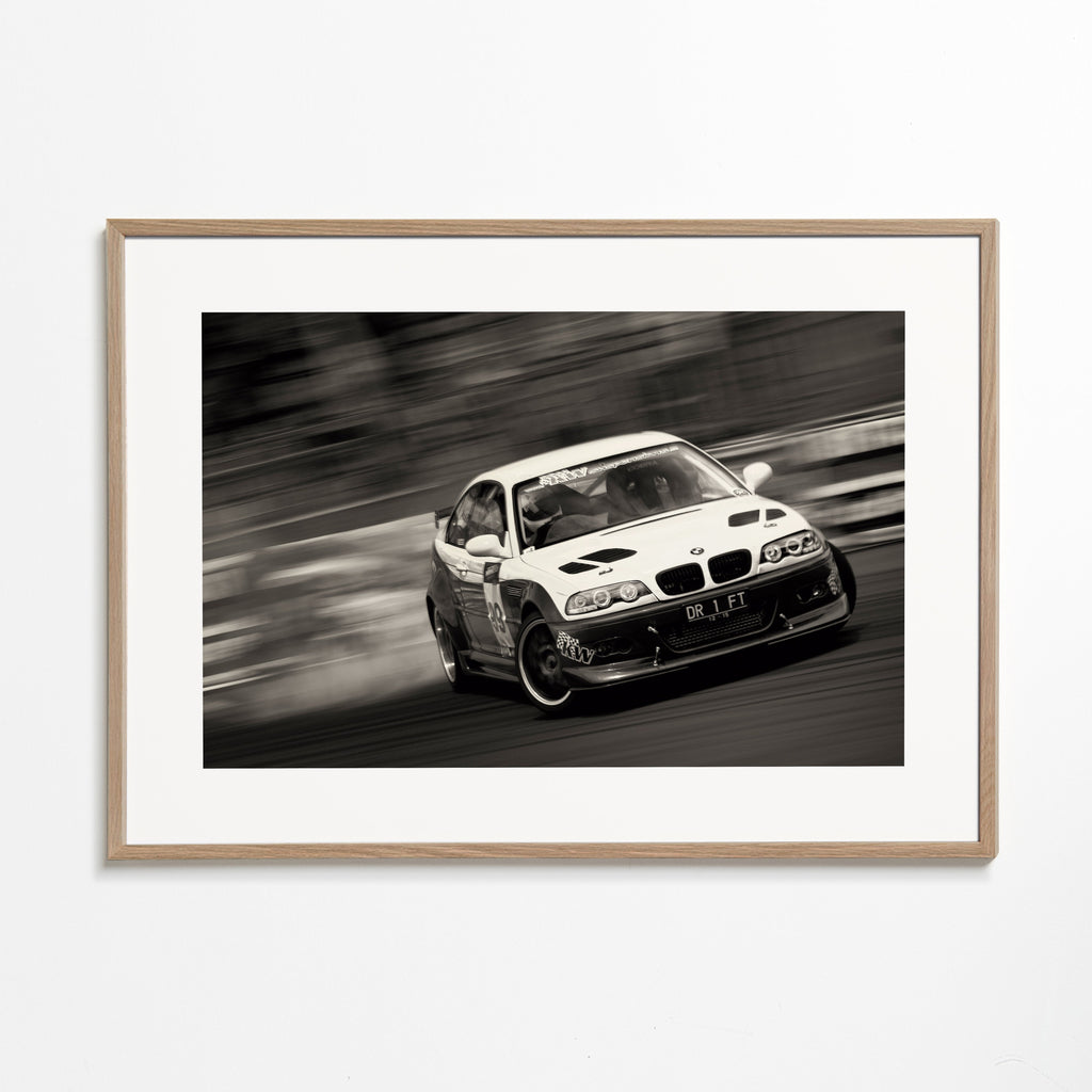 Fotografia samochodu wyścigowego w drift