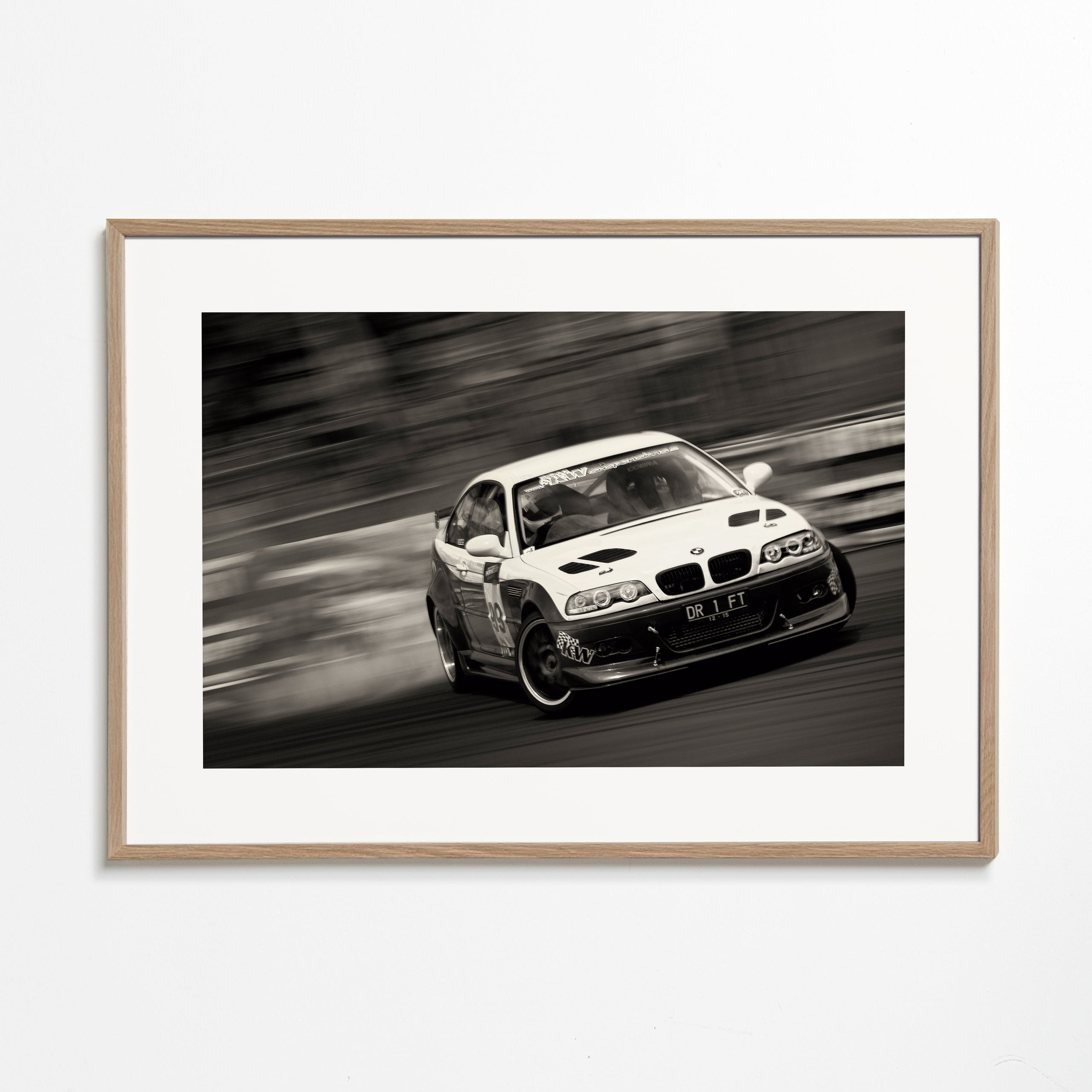 Fotografia samochodu wyścigowego w drift