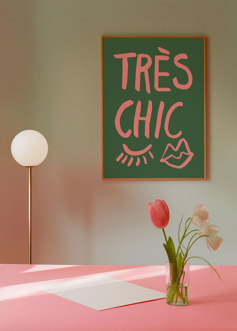 Ilustracja Très Chic róż na zielonym tle