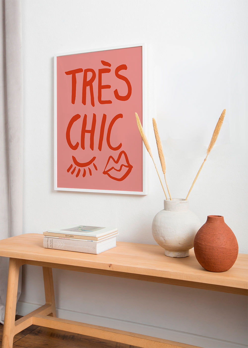 Plakat typograficzny 'Très Chic' różowy