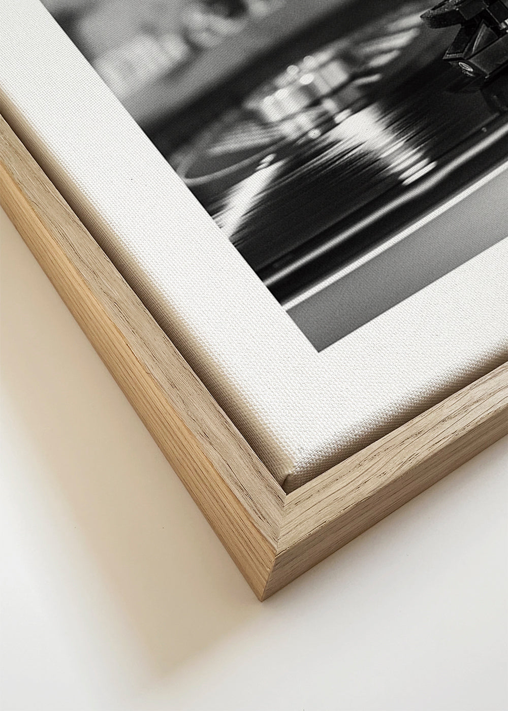 Vintage print: winyl i gramofon z bliska