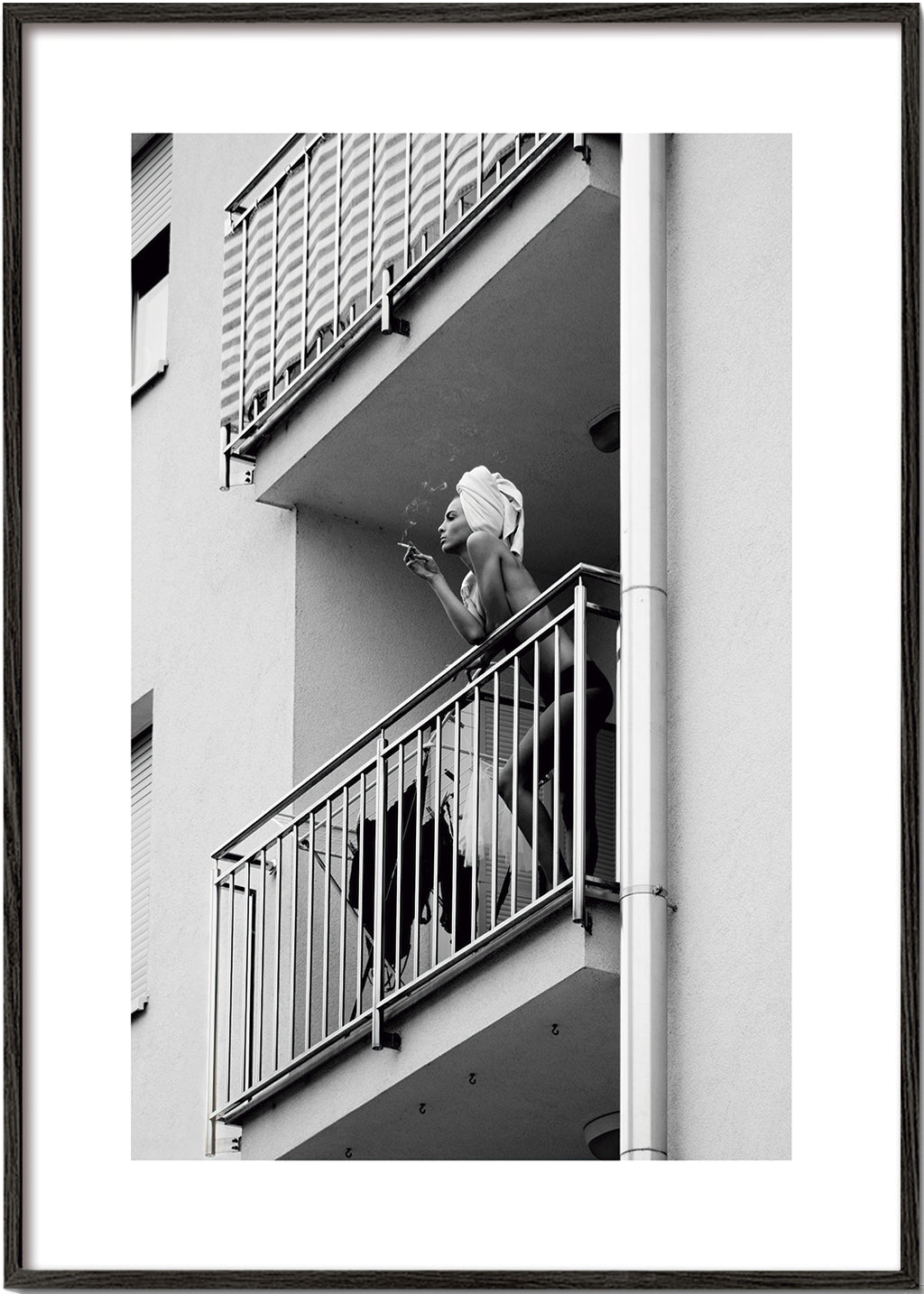 Fotografia na balkonie w czerni i bieli