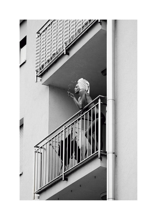 Fotografia na balkonie w czerni i bieli