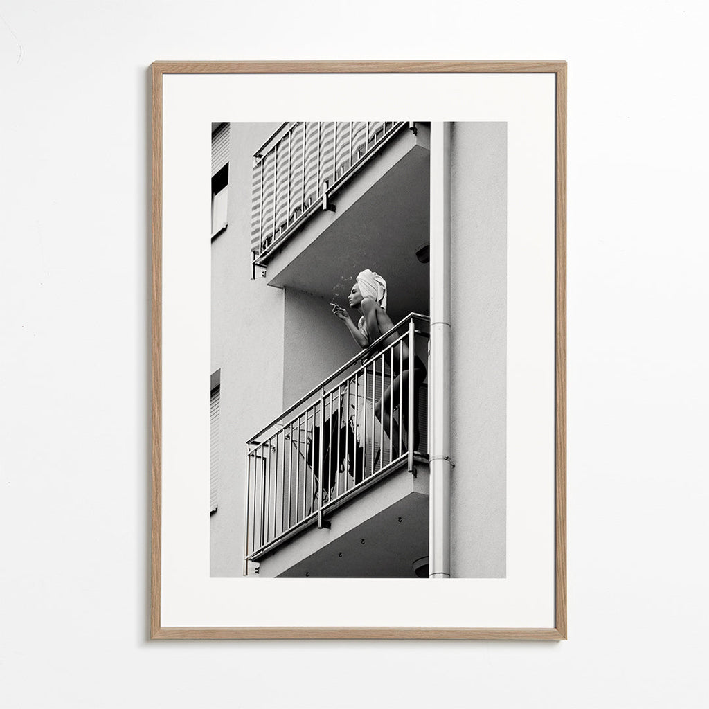Fotografia na balkonie w czerni i bieli