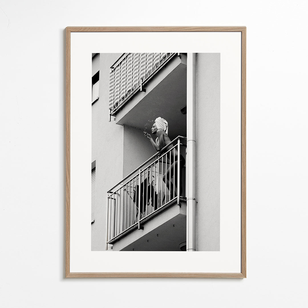 Fotografia na balkonie w czerni i bieli