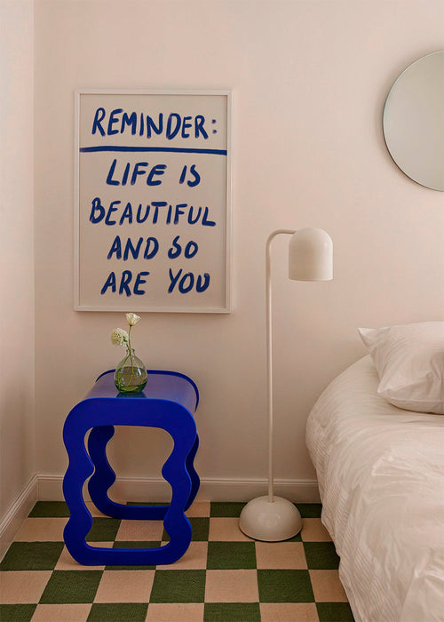 Ilustracja typograficzna „Reminder” w kolorze niebieskim