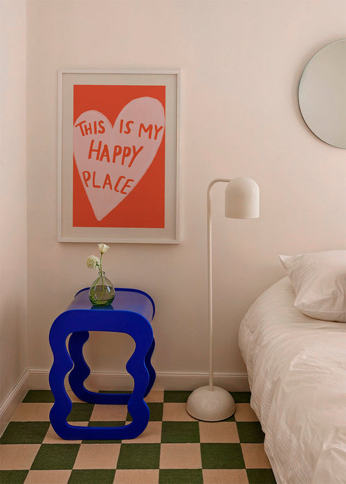 Ilustracja serca „Happy Place” na koralowym tle