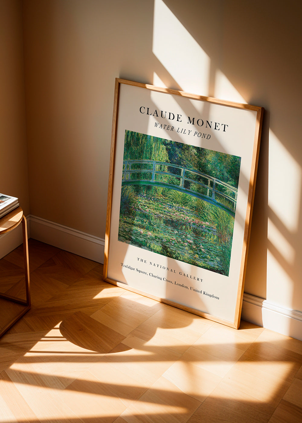 Plakat botaniczny: Staw z nenufarami i mostkiem