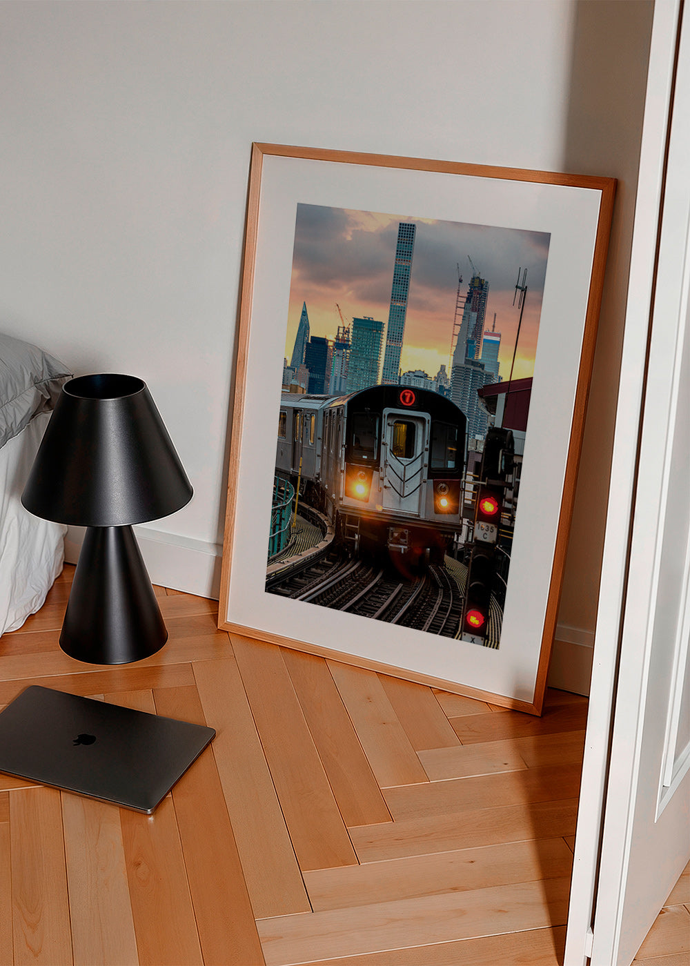 Plakat podróżniczy: Metro 7 o zachodzie słońca – Product2