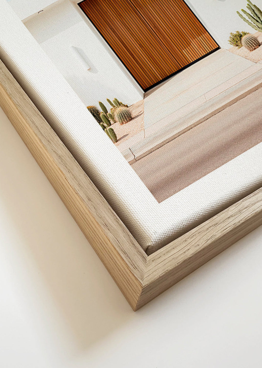 Fotografia architektoniczna z drzwiami lamelowymi – Canvas detail