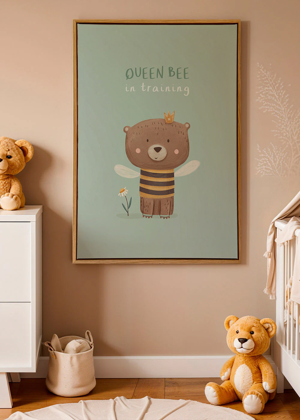 Plakat dziecięcy Miś 'Queen Bee' z koroną