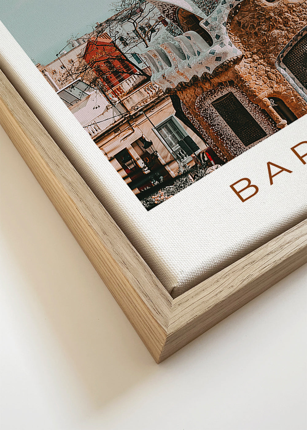 Plakat podróżniczy Barcelona: modernistyczna fasada z bliska