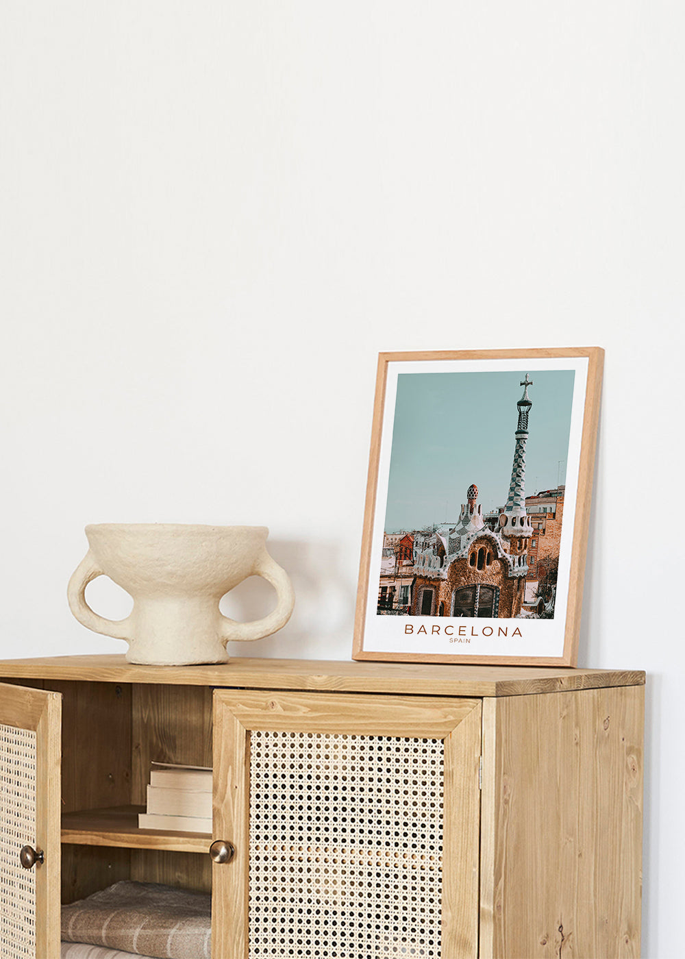 Plakat podróżniczy Barcelona: modernistyczna fasada z bliska
