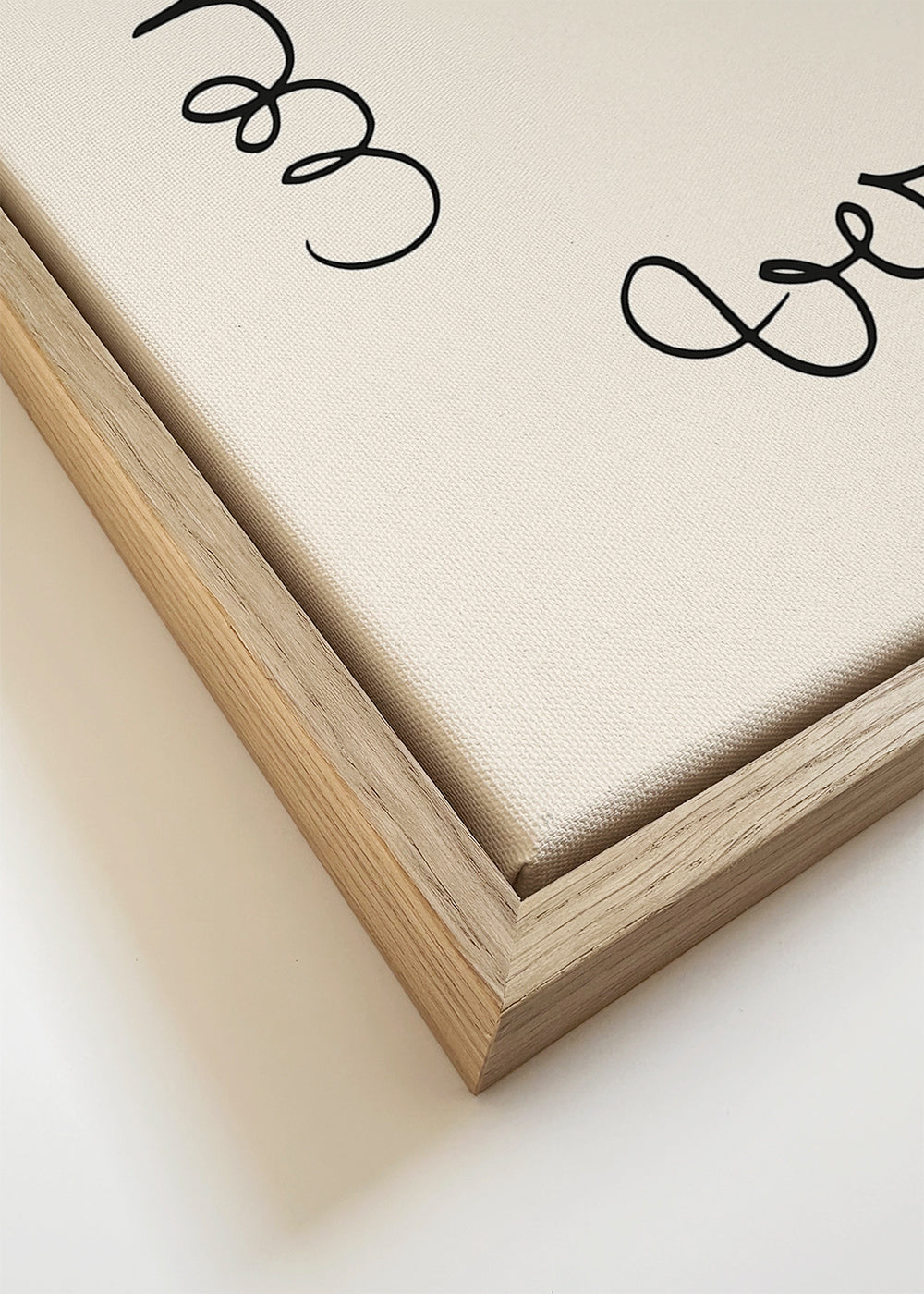 Ilustracja czerwonego serca z zakrzywionym letteringiem