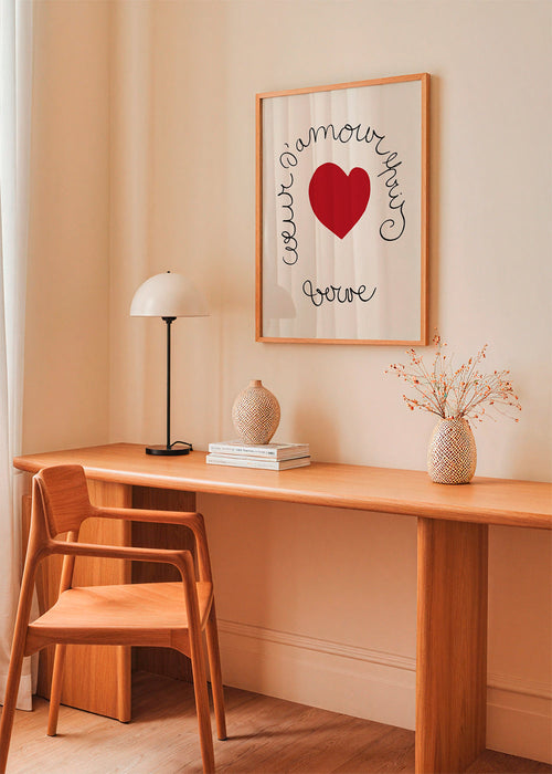 Ilustracja czerwonego serca z zakrzywionym letteringiem