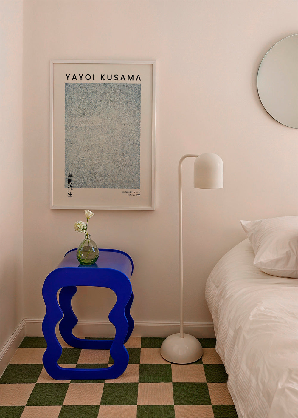 Plakat minimalistyczny z niebieską fakturą kropek
