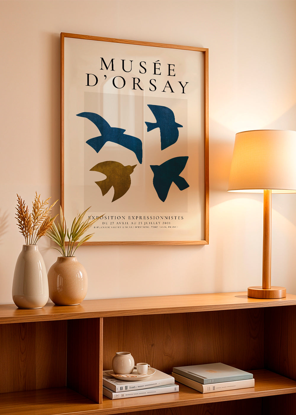 Plakat vintage z niebieskimi i złotymi sylwetkami ptaków