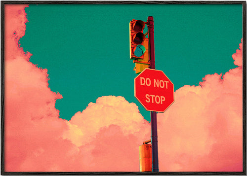 Fotografia pop znaku 'DO NOT STOP'