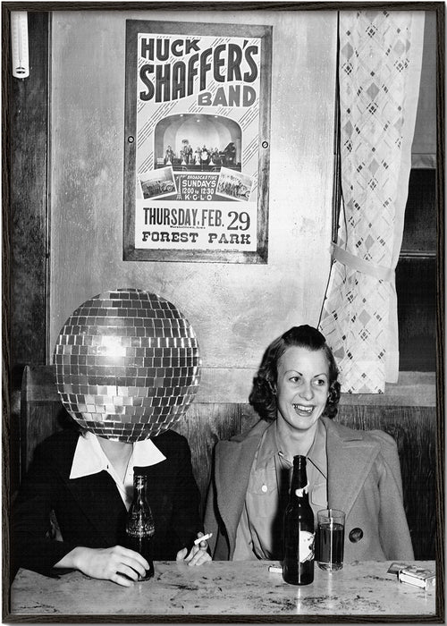 Fotografia vintage pary z głową-kulką dyskotekową