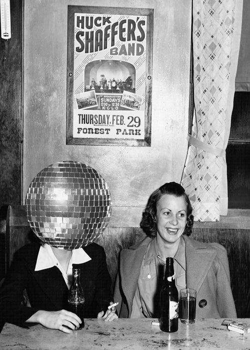 Fotografia vintage pary z głową-kulką dyskotekową