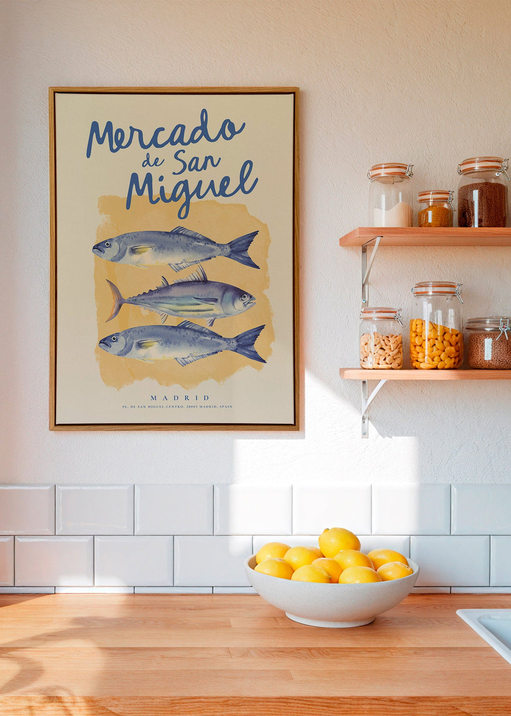 Sztuka do kuchni Mercado de San Miguel z niebieskimi rybami