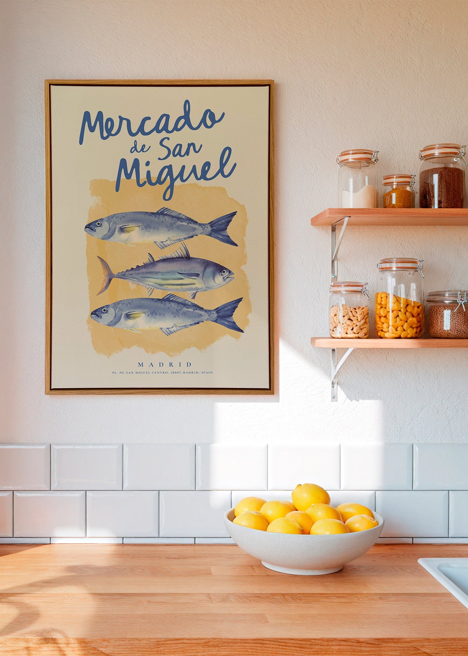 Sztuka do kuchni Mercado de San Miguel z niebieskimi rybami