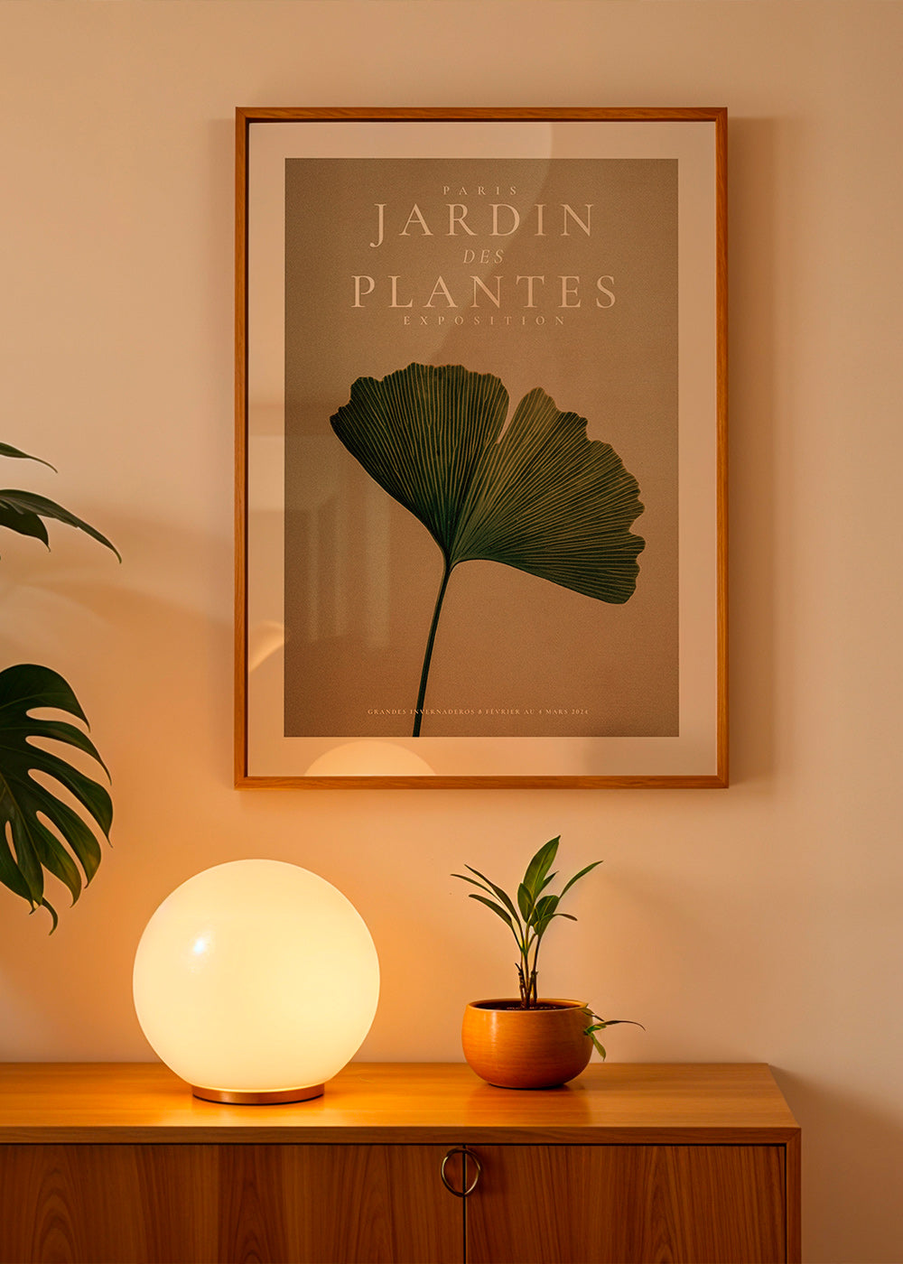 Plakat botaniczny z liściem miłorzębu i klasyczną typografią