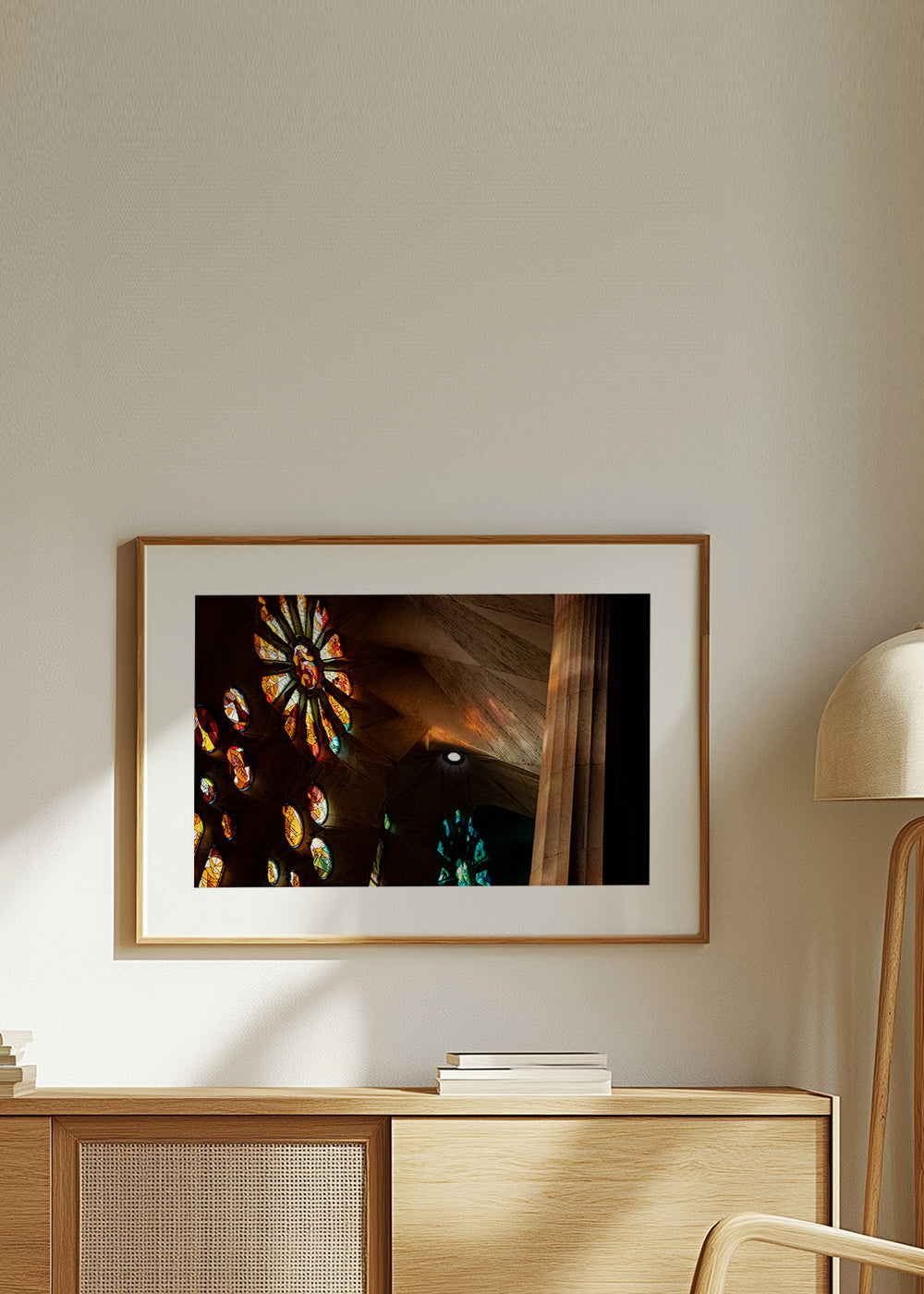 Fotografia architektoniczna witraży w ciepłym świetle