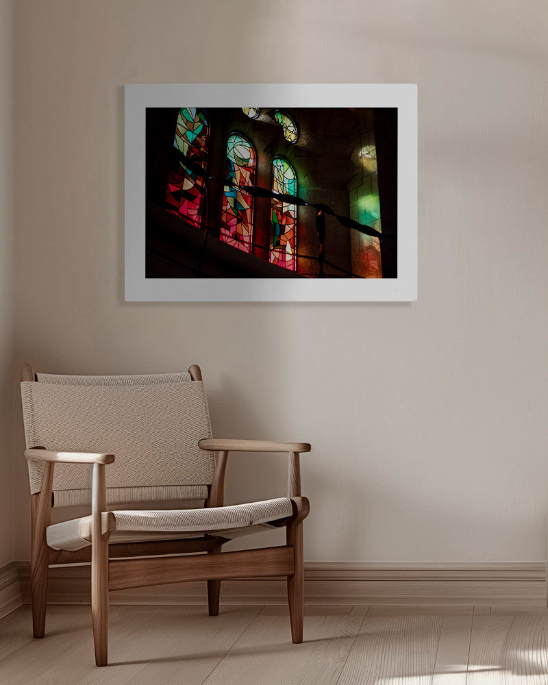 Fotografia witraży w gotyckim wnętrzu