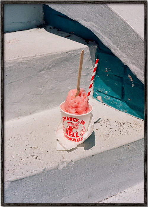 Sztuka do kuchni: różowy sorbet na białych schodach – Black Frame