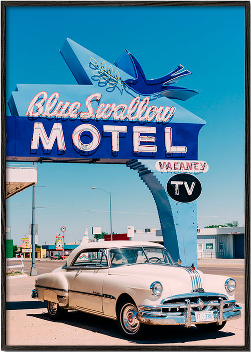 Plakat vintage motelu z klasycznym samochodem – Black Frame