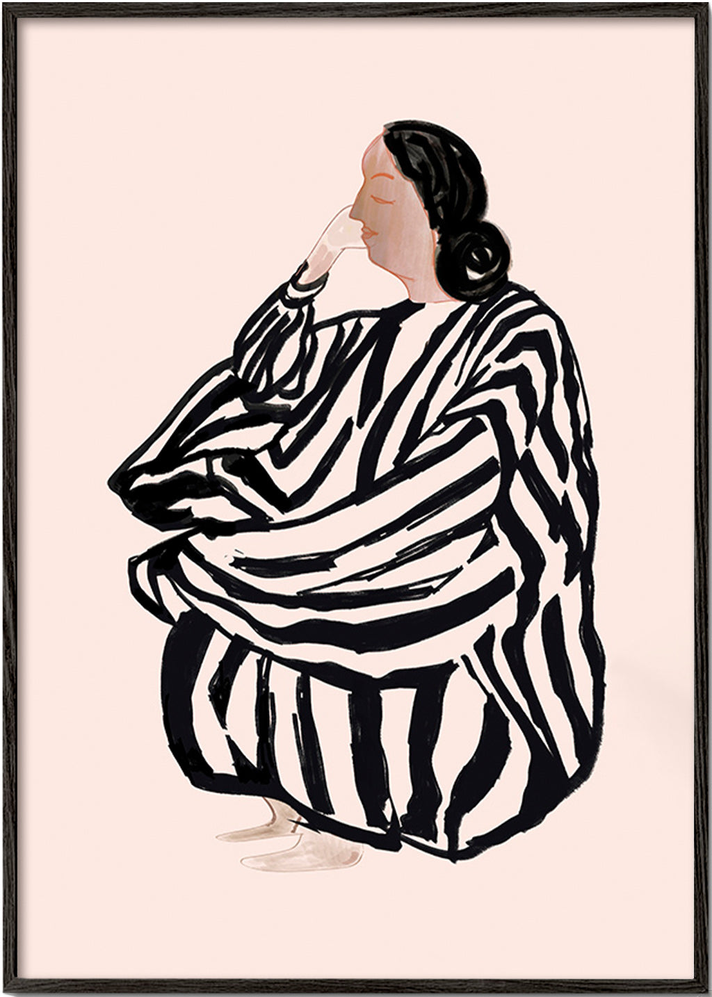 Ilustracja siedzącej kobiety w odważne paski – Black Frame