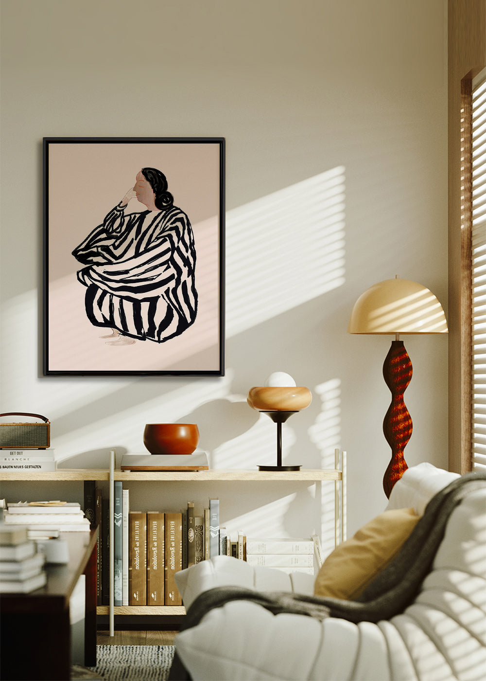 Ilustracja siedzącej kobiety w odważne paski – Canvas1