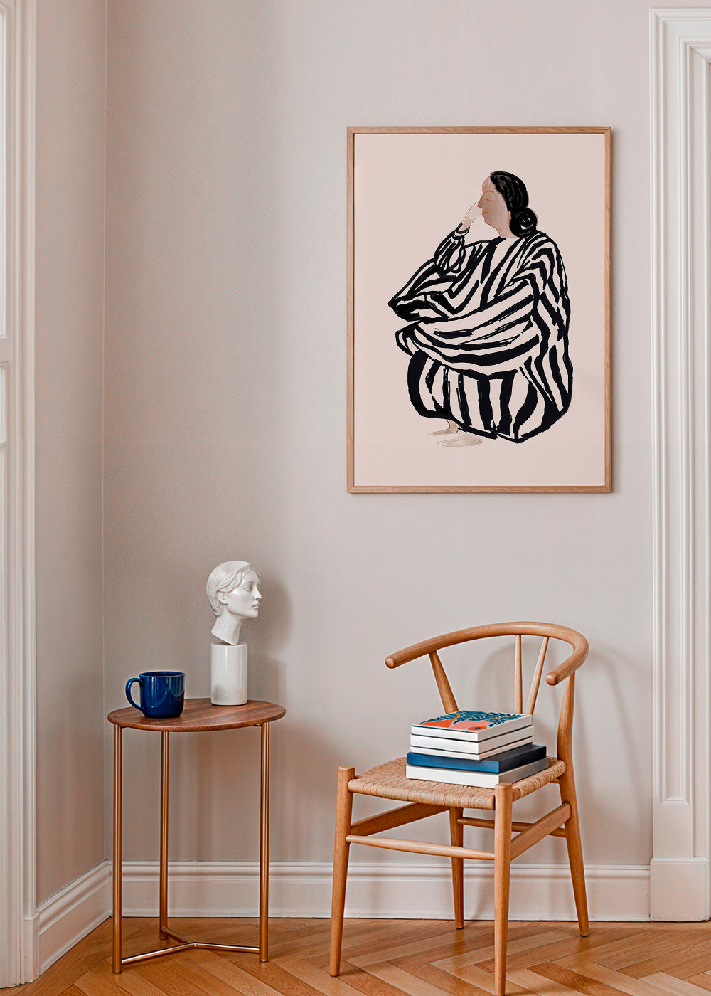 Ilustracja siedzącej kobiety w odważne paski – Product3