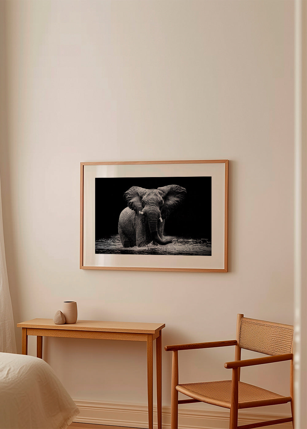 Dzieło: portret słonia w wodzie w czerni i bieli – Product1