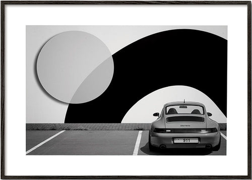 Fotografia Porsche 911 z muralem geometrycznym – Black Frame